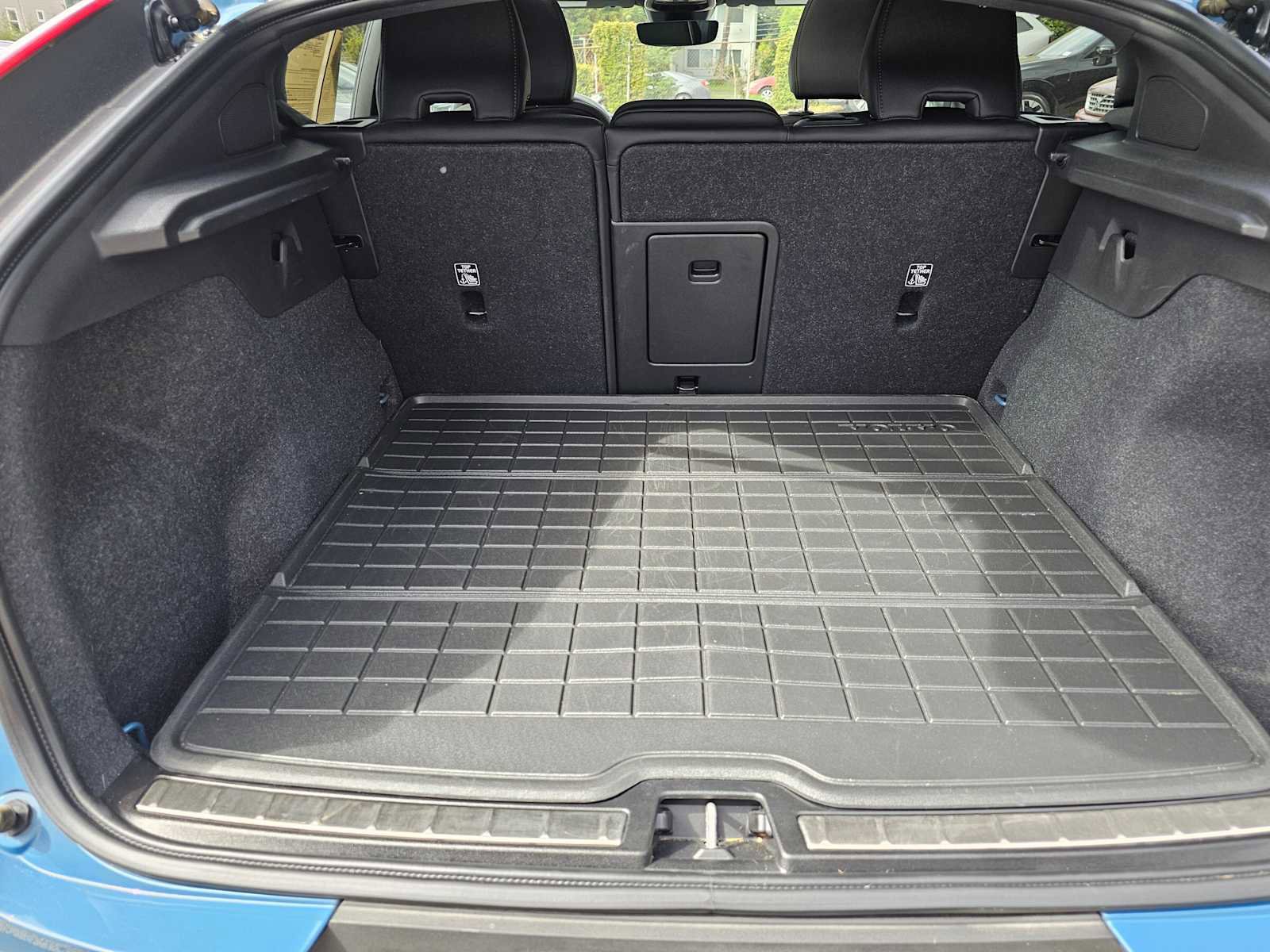 Certified 2023 Volvo C40 P8 Recharge Ultimate w/ Protection Package Premier image 15