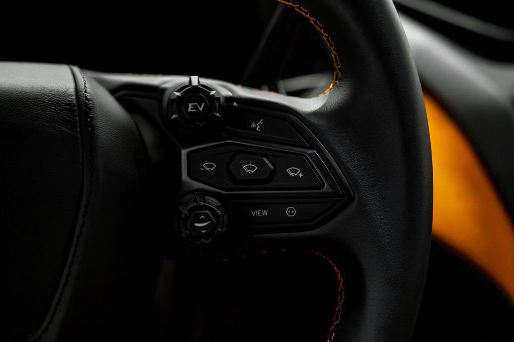 Used 2024 Lamborghini Revuelto image 17