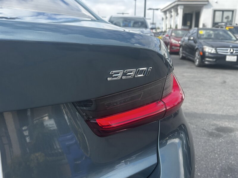 Used 2021 BMW 330i xDrive Sedan w/ Premium Package AWD/4WD image 7