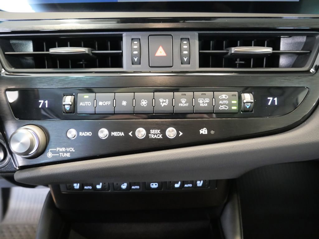 Used 2023 Lexus ES 300h w/ Accessory Package (Z2) image 25