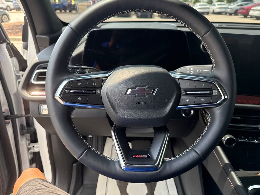 Used 2025 Chevrolet Traverse Z71 w/ LPO, Floor Liner Package AWD/4WD image 19