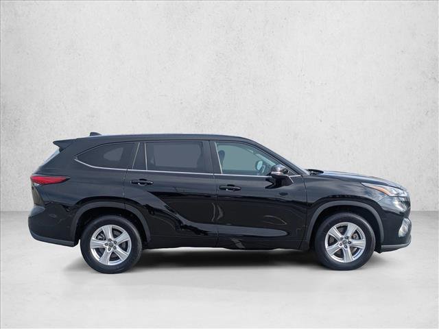 Used 2023 Toyota Highlander LE image 4