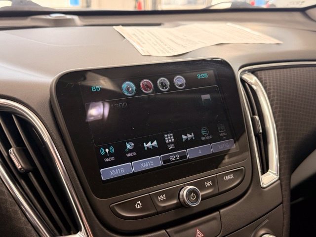 Used 2017 Chevrolet Malibu LT FWD image 10
