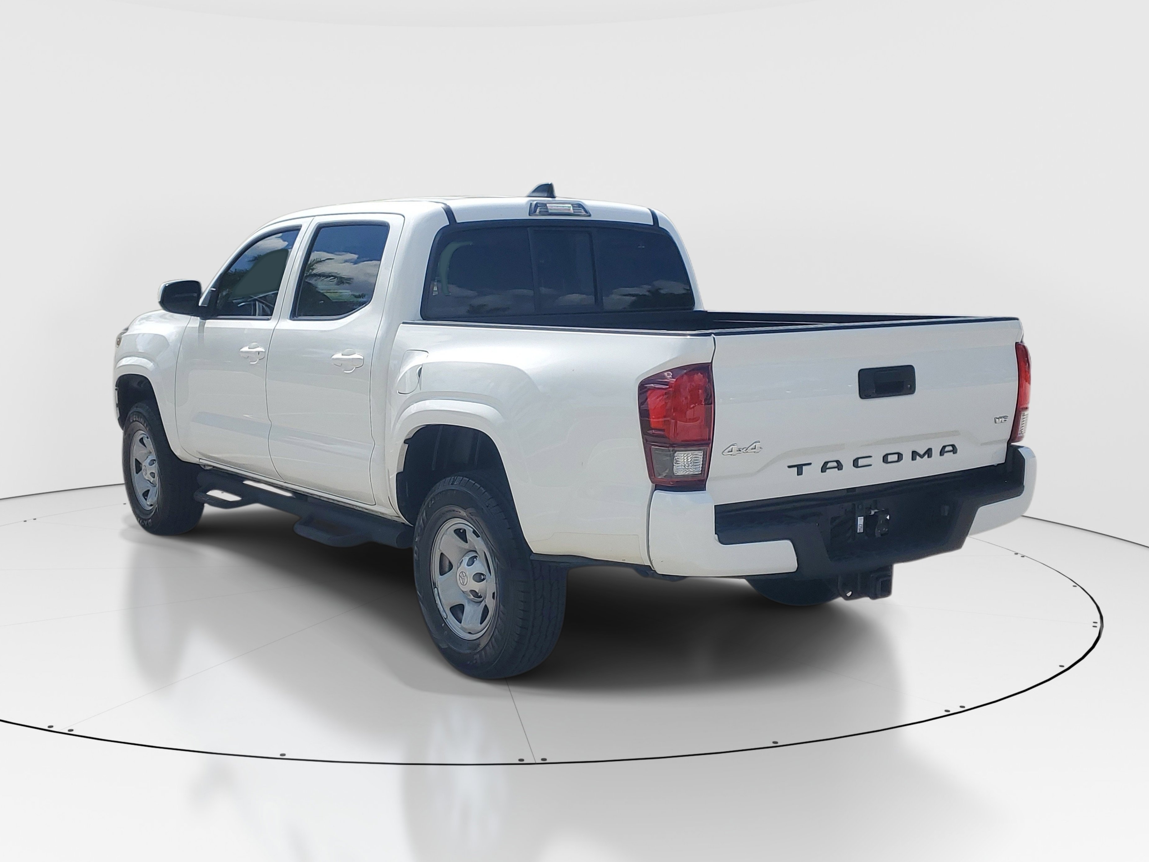 Certified 2023 Toyota Tacoma SR AWD/4WD image 5