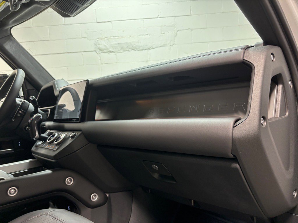 New 2025 Land Rover Defender 130 V8 AWD/4WD image 30