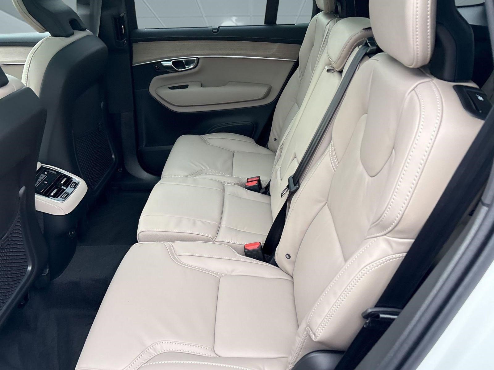 New 2026 Volvo XC90 B6 Ultra w/ Protection Package image 14