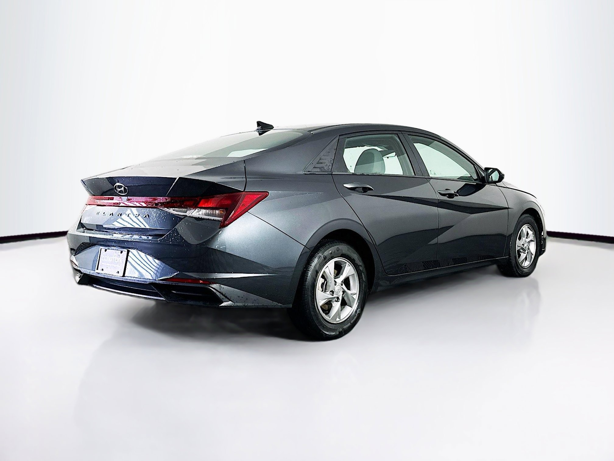 Used 2021 Hyundai Elantra SE image 9