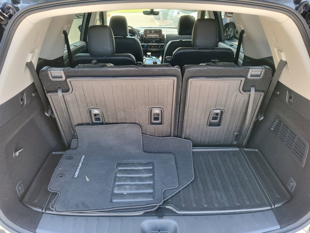 Used 2025 Nissan Pathfinder Platinum image 7