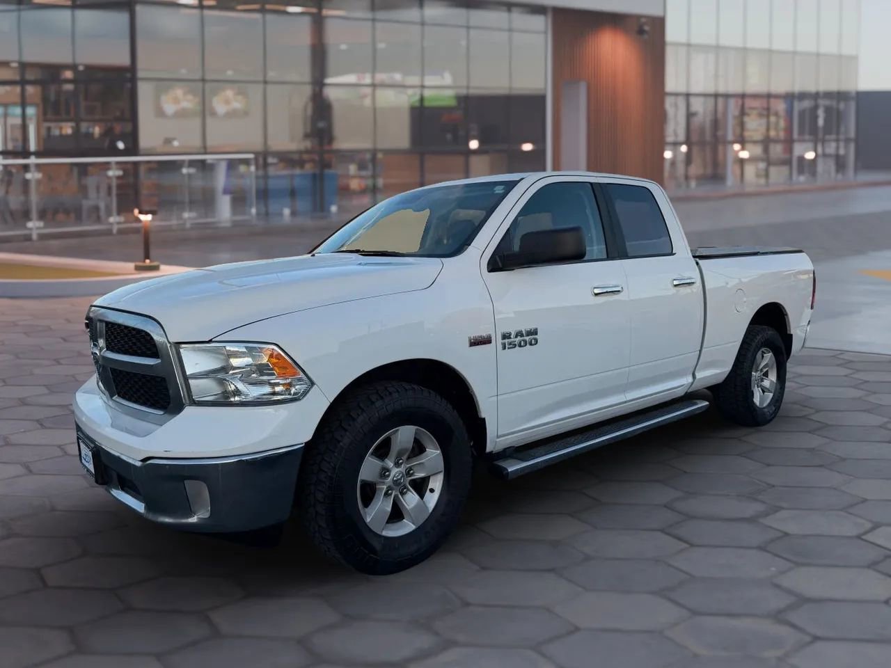 Used 2017 RAM 1500 Classic SLT AWD/4WD image 4