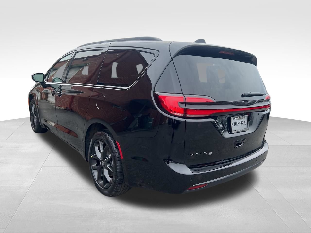 New 2026 Chrysler Pacifica Select w/ S Appearance Package FWD image 3