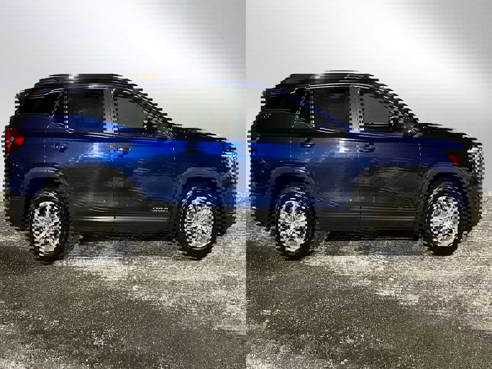 Used 2022 GMC Terrain SLE w/ Driver Convenience Package image 2