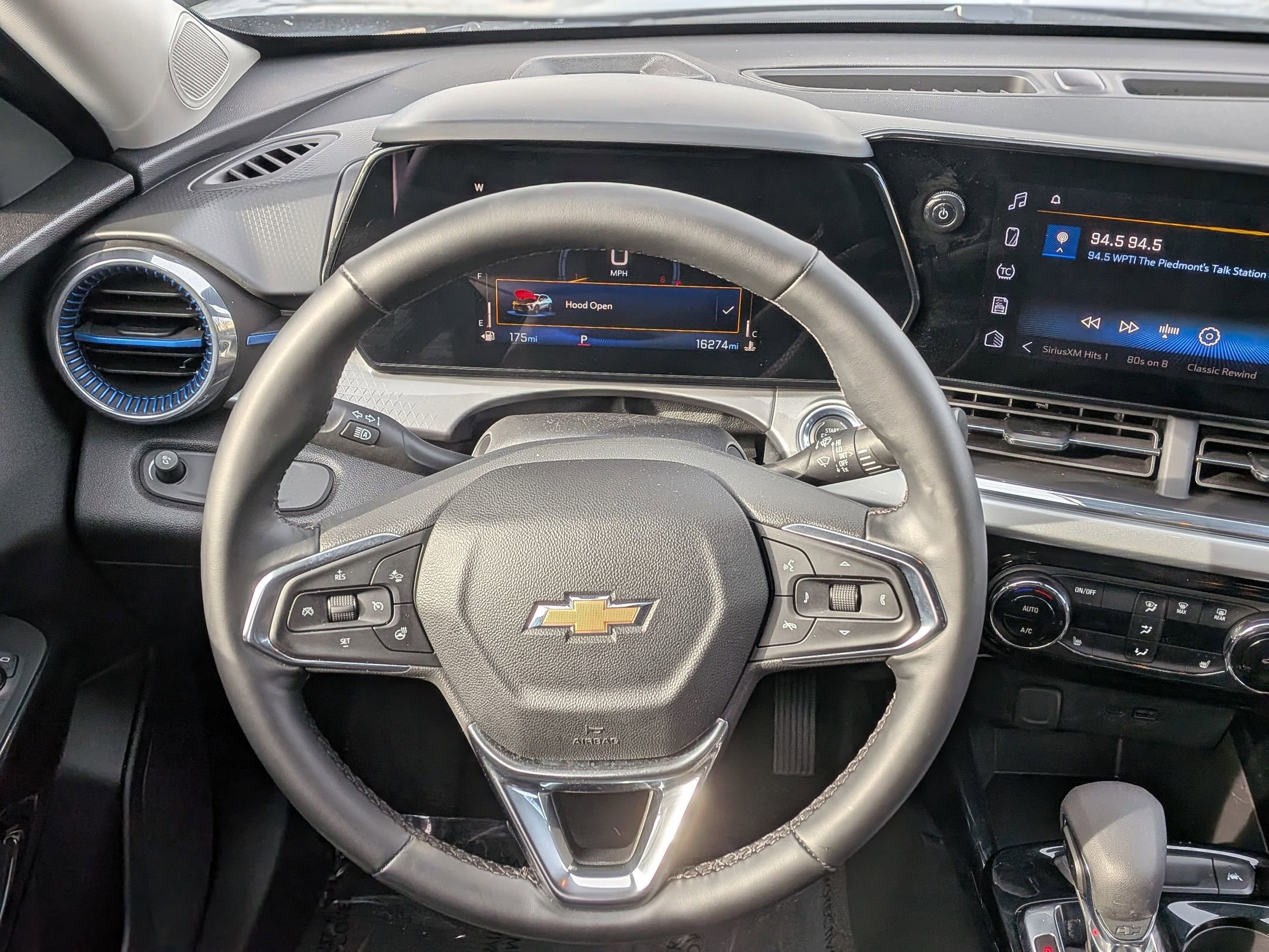 Certified 2025 Chevrolet Trax LT w/ LT Convenience Package image 20