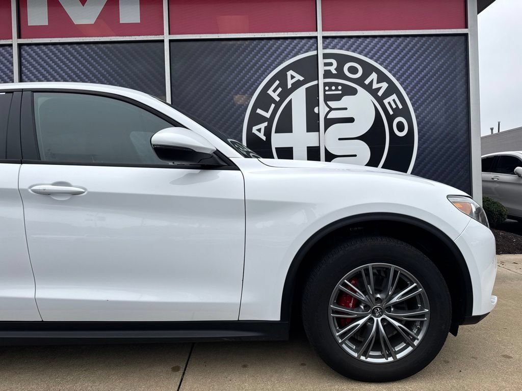 Used 2023 Alfa Romeo Stelvio Sprint AWD/4WD image 3