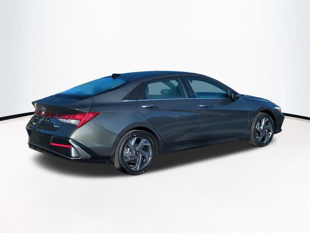 New 2026 Hyundai Elantra Limited image 5