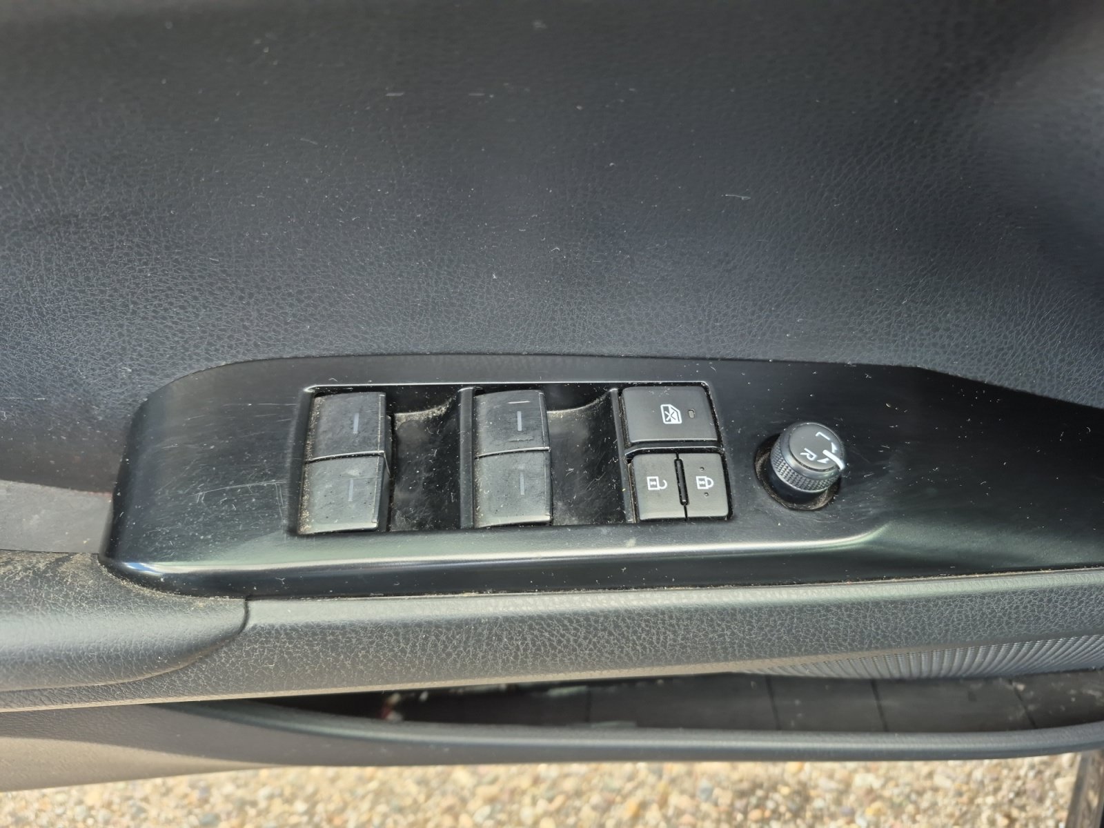 Used 2025 Toyota Camry SE FWD image 15