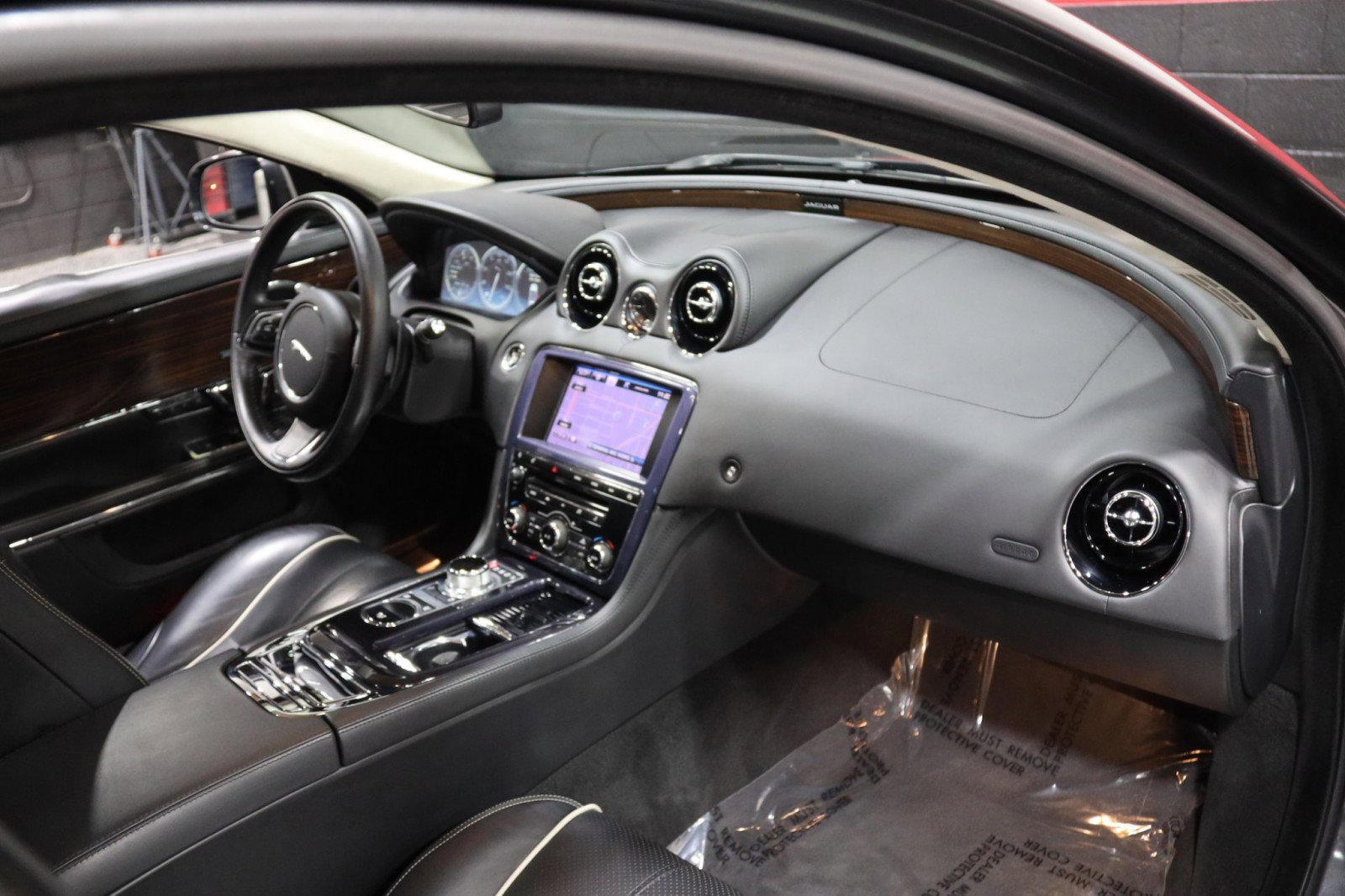 Used 2014 Jaguar XJ L Portfolio image 42