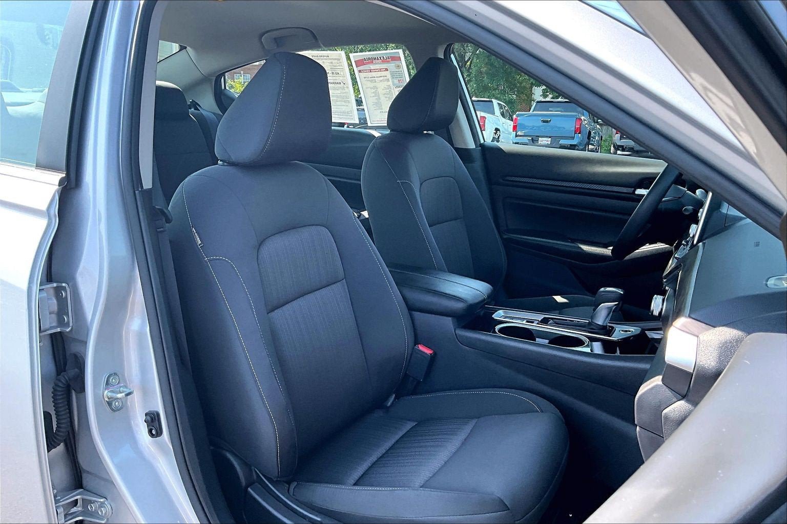 Used 2024 Nissan Altima 2.5 SV AWD/4WD image 7