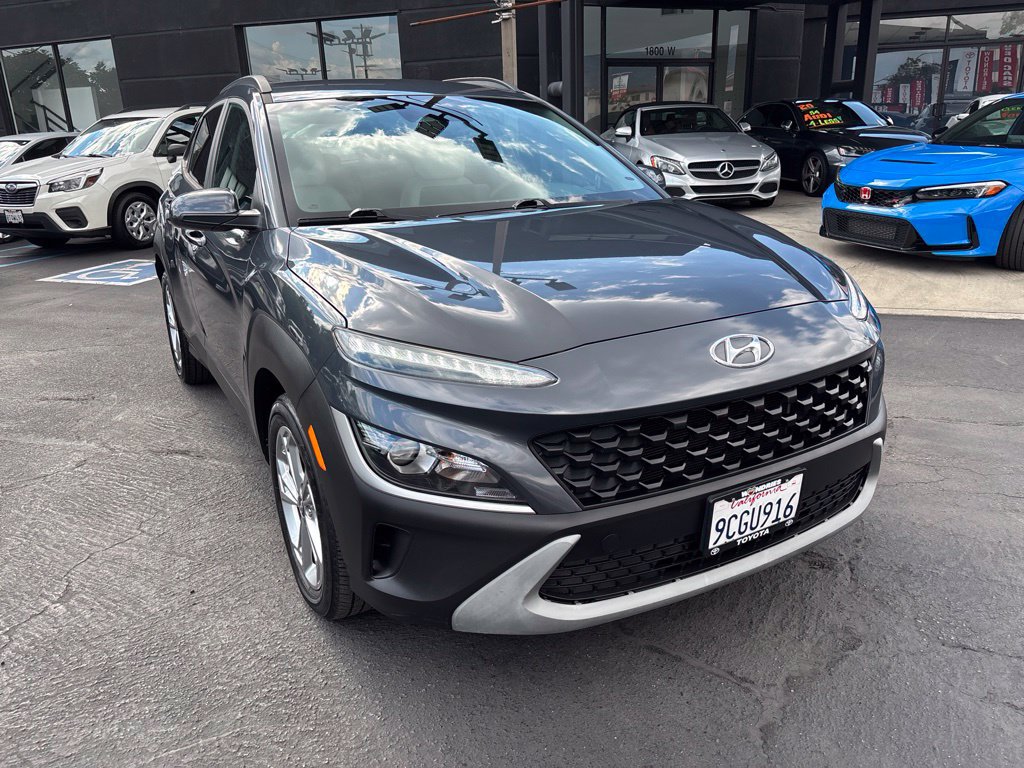 Used 2022 Hyundai Kona SEL FWD image 2