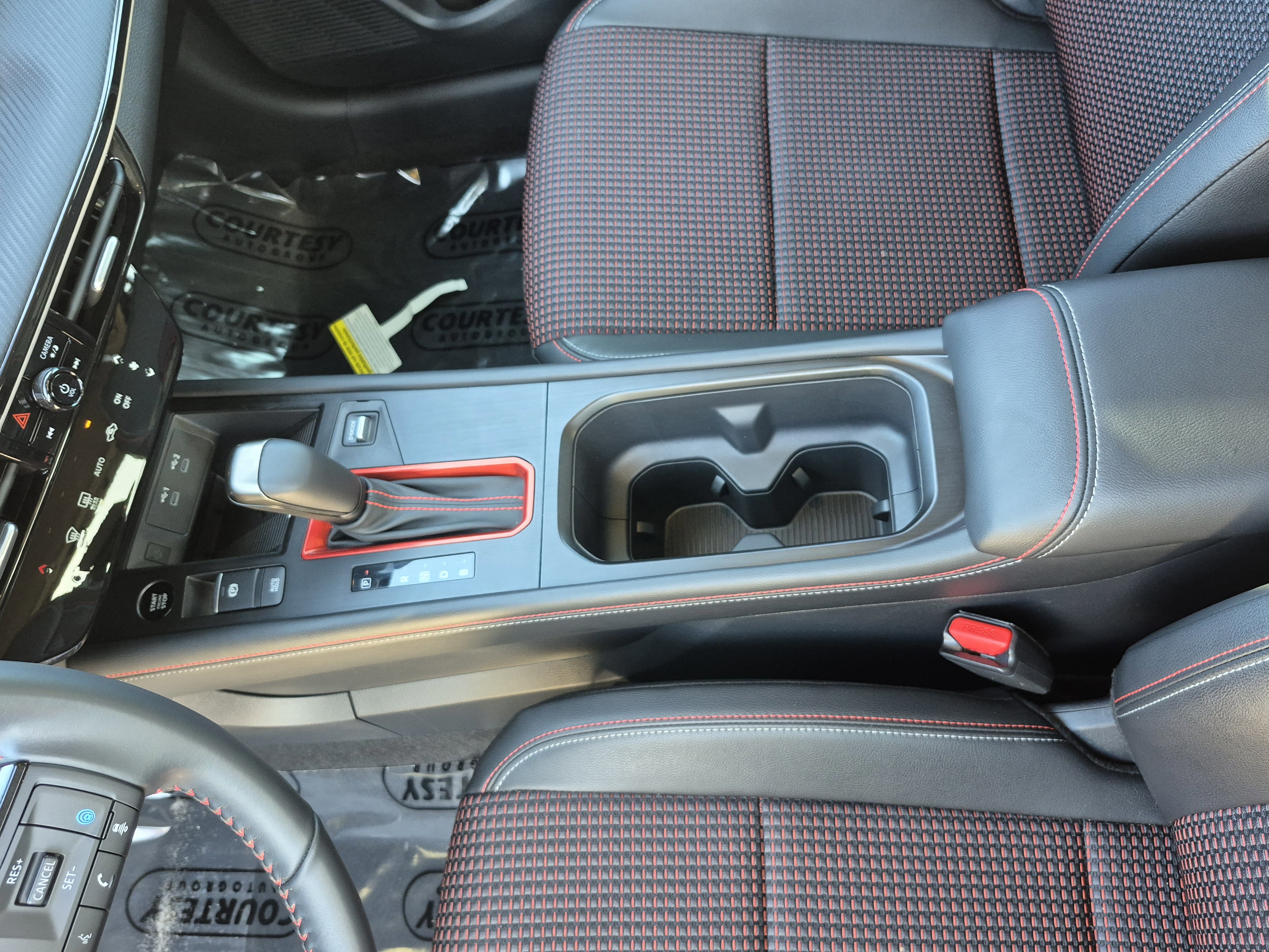 Certified 2025 Nissan Kicks SR FWD image 22