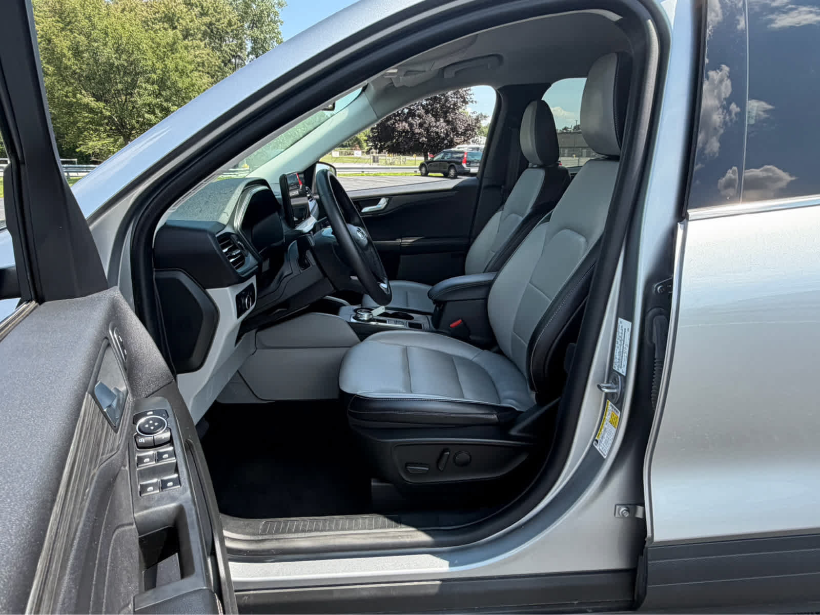 Used 2023 Ford Escape Platinum AWD/4WD image 17