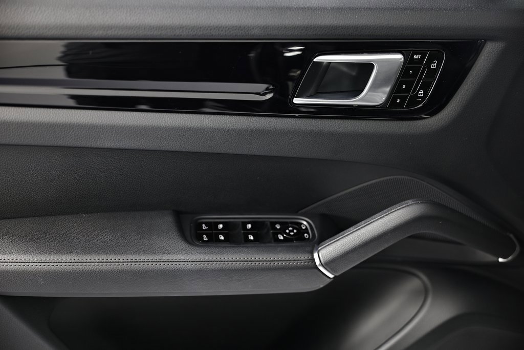 Certified 2020 Porsche Cayenne image 18