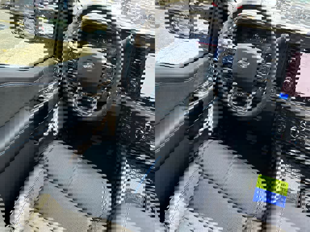 New 2025 Ford F250 Platinum image 17