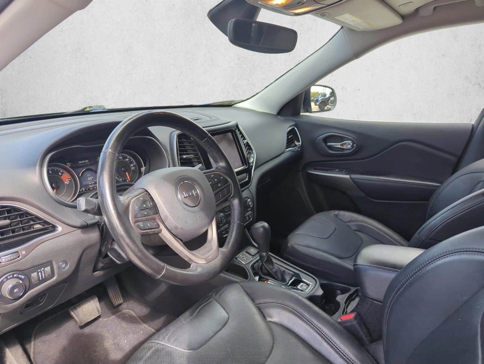 Used 2020 Jeep Cherokee Limited FWD image 5