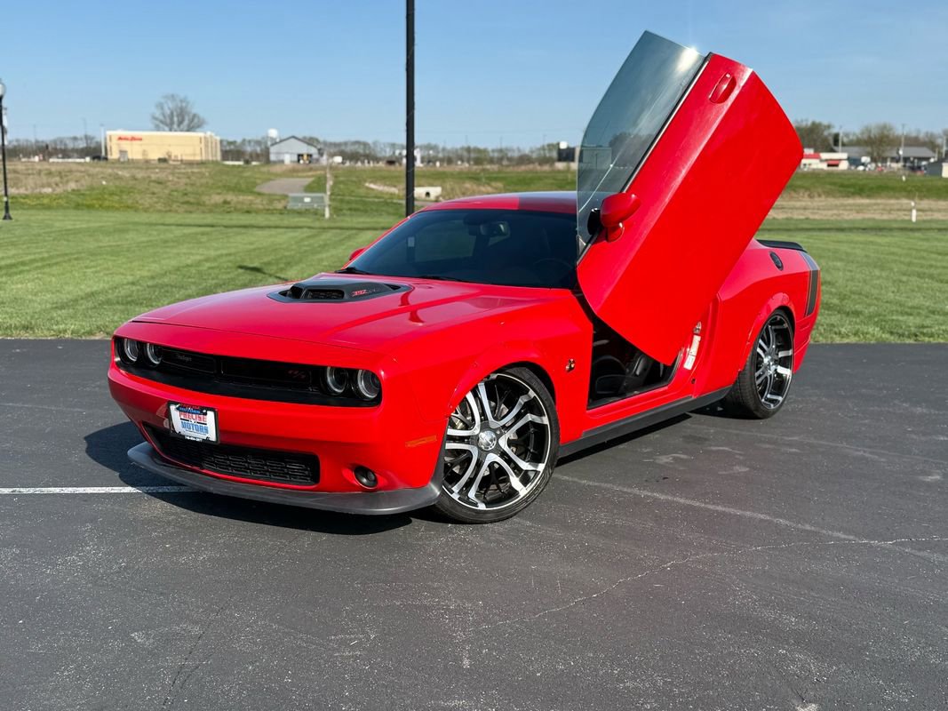Used 2016 Dodge Challenger R/T Scat Pack image 2