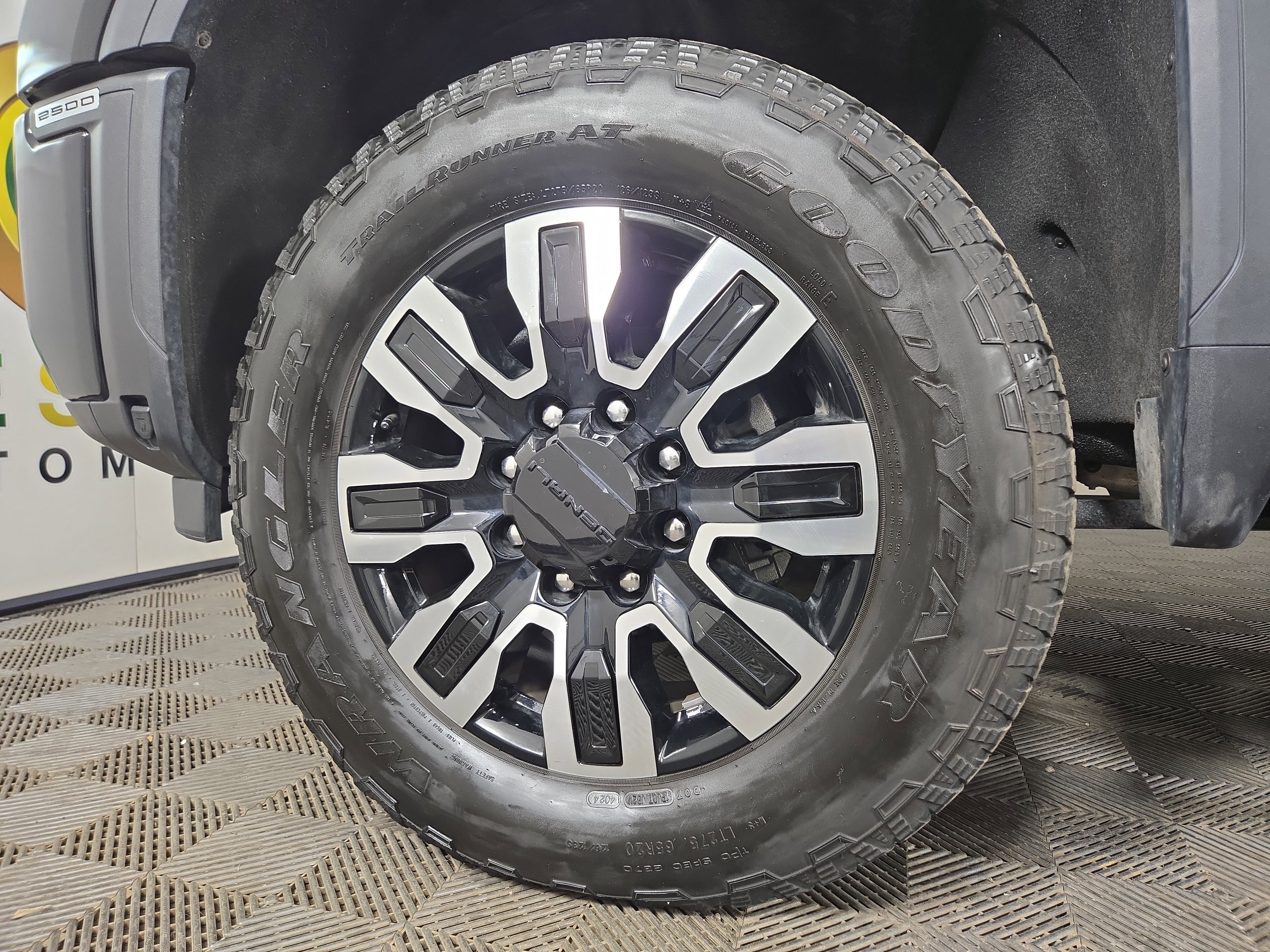 Certified 2025 GMC Sierra 2500 Denali Ultimate image 36