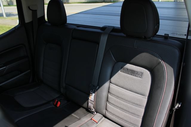 Used 2015 GMC Canyon SLE w/ All-Terrain Package AWD/4WD image 23