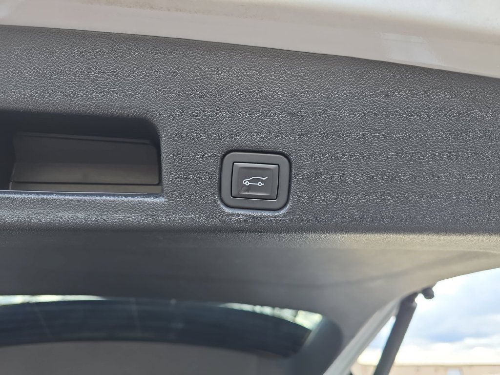 Used 2025 Chevrolet Traverse LT w/ LPO, Floor Liner Package AWD/4WD image 14