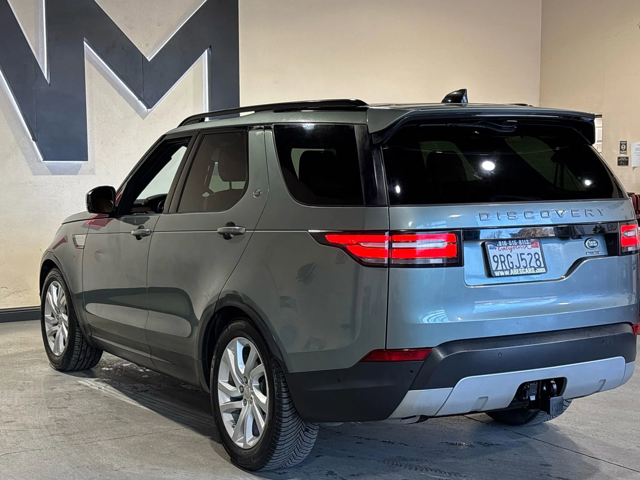 Used 2017 Land Rover Discovery HSE AWD/4WD image 7