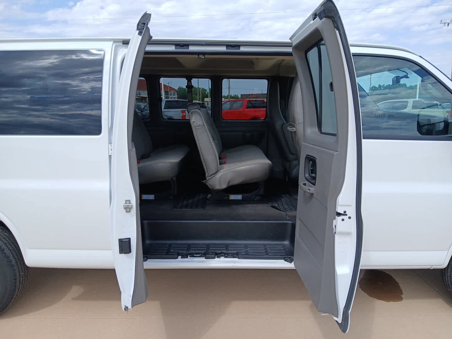 Used 2025 Chevrolet Express 3500 LS RWD image 47