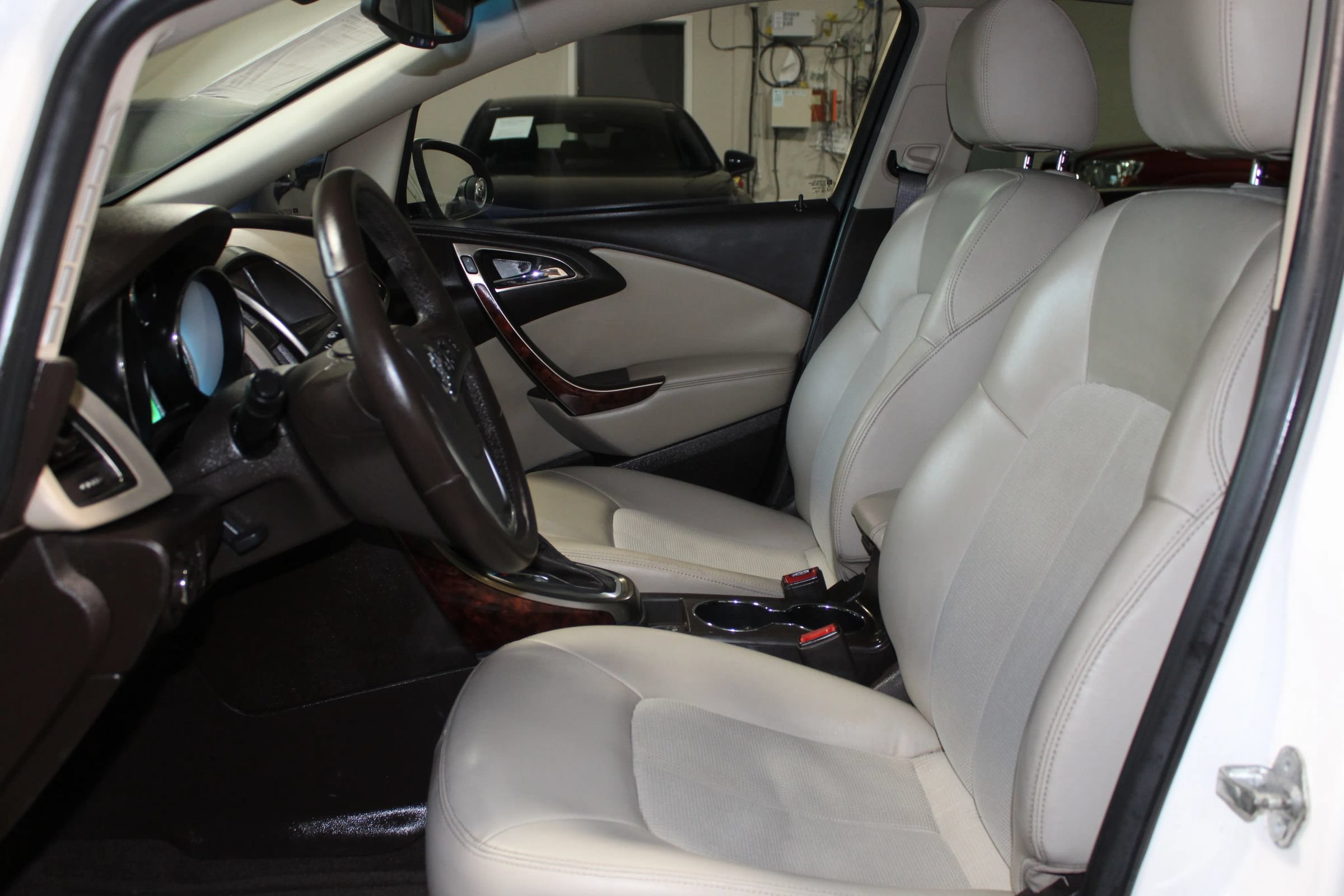 Used 2012 Buick Verano FWD image 19