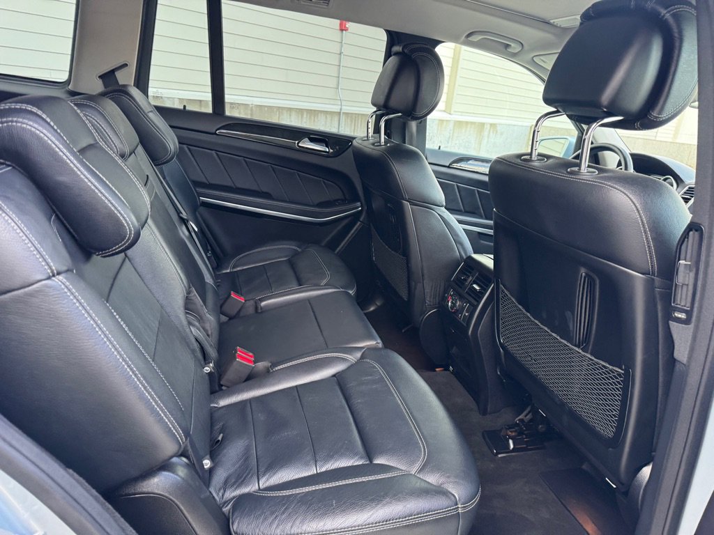 Used 2016 Mercedes-Benz GL 550 4MATIC image 24