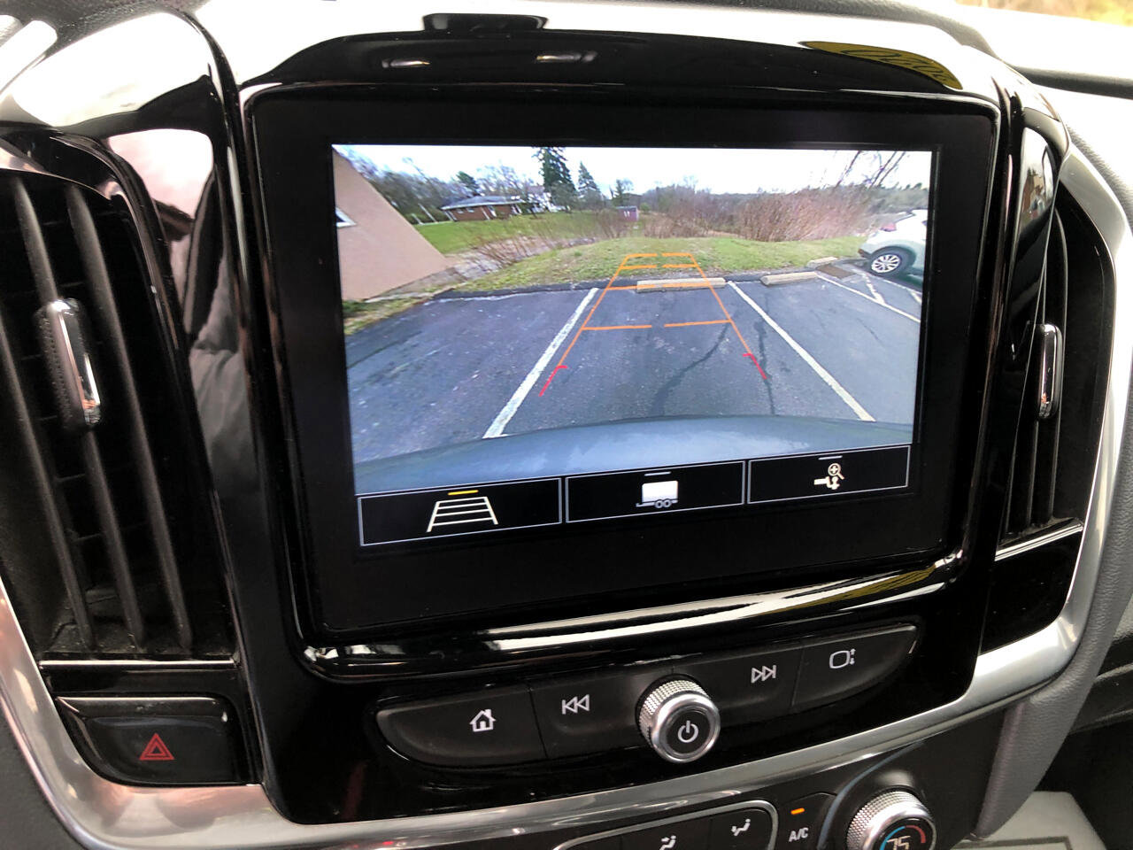 Used 2020 Chevrolet Traverse LT image 22