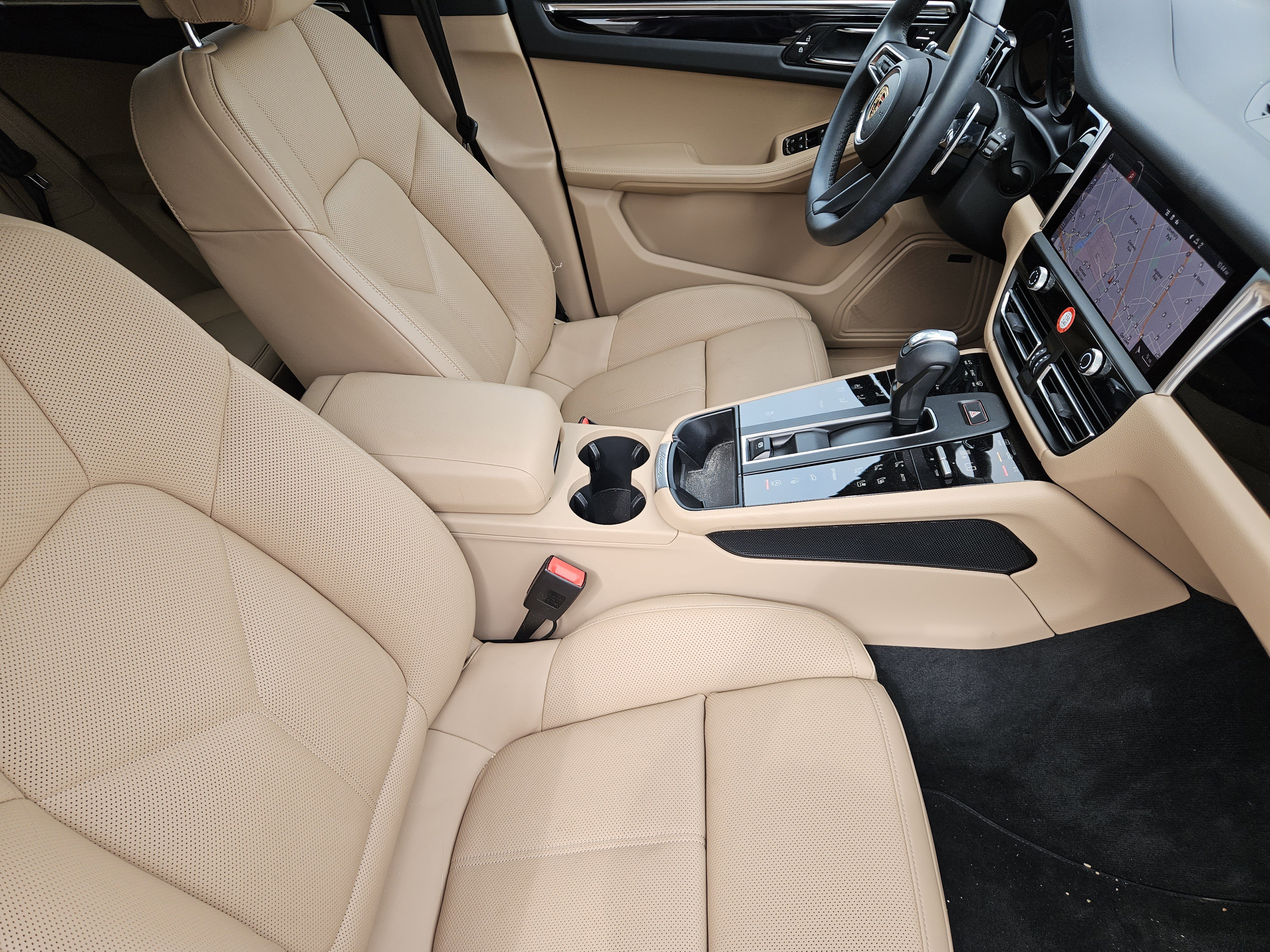 Certified 2025 Porsche Macan image 15