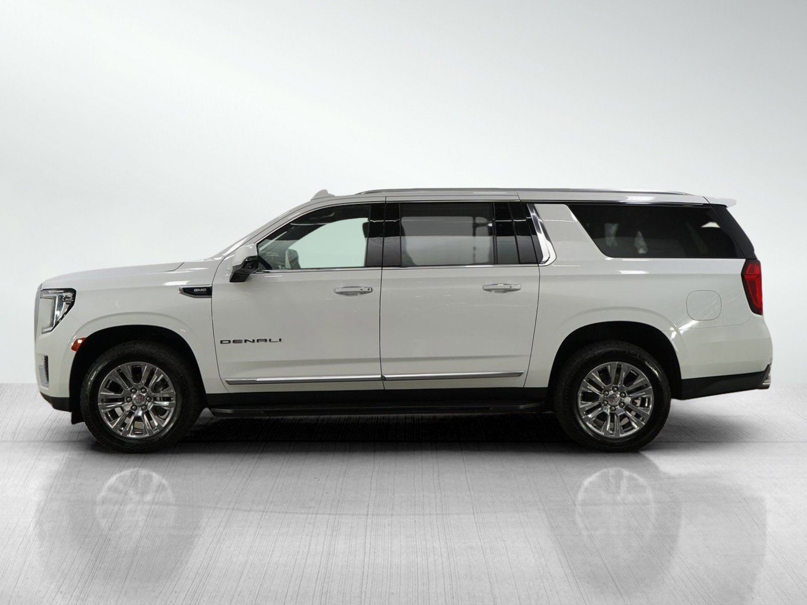 Used 2022 GMC Yukon XL Denali image 2