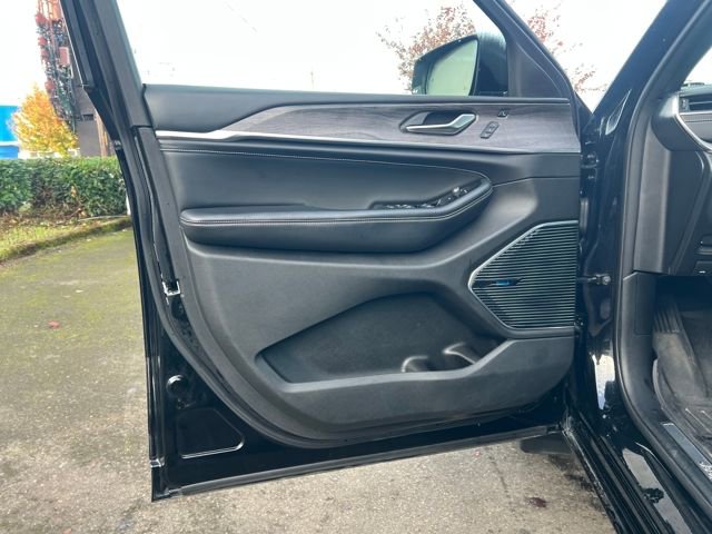 Used 2023 Jeep Grand Cherokee Overland w/ Luxury Tech Group IV image 18