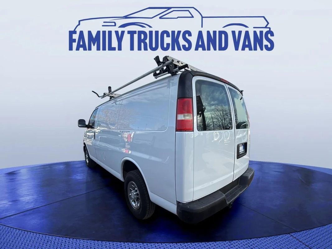 Used 2017 Chevrolet Express 2500 image 3