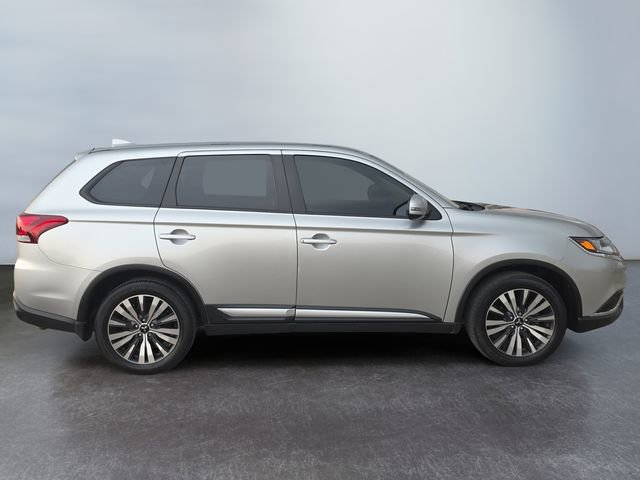 Used 2020 Mitsubishi Outlander SE image 6