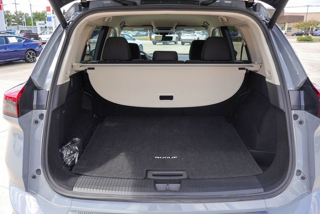 Certified 2026 Nissan Rogue SV image 25