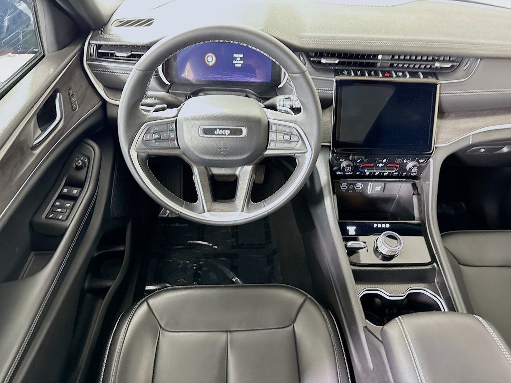 Used 2024 Jeep Grand Cherokee Limited AWD/4WD image 4