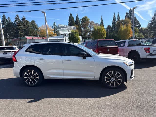 Used 2023 Volvo XC60 T8 Plus w/ Climate Package AWD/4WD image 4