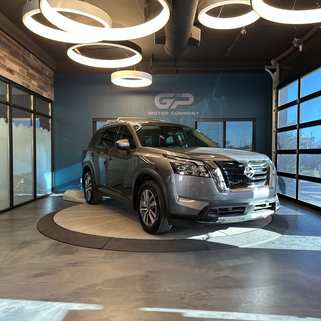 Used 2025 Nissan Pathfinder SL AWD/4WD image 1