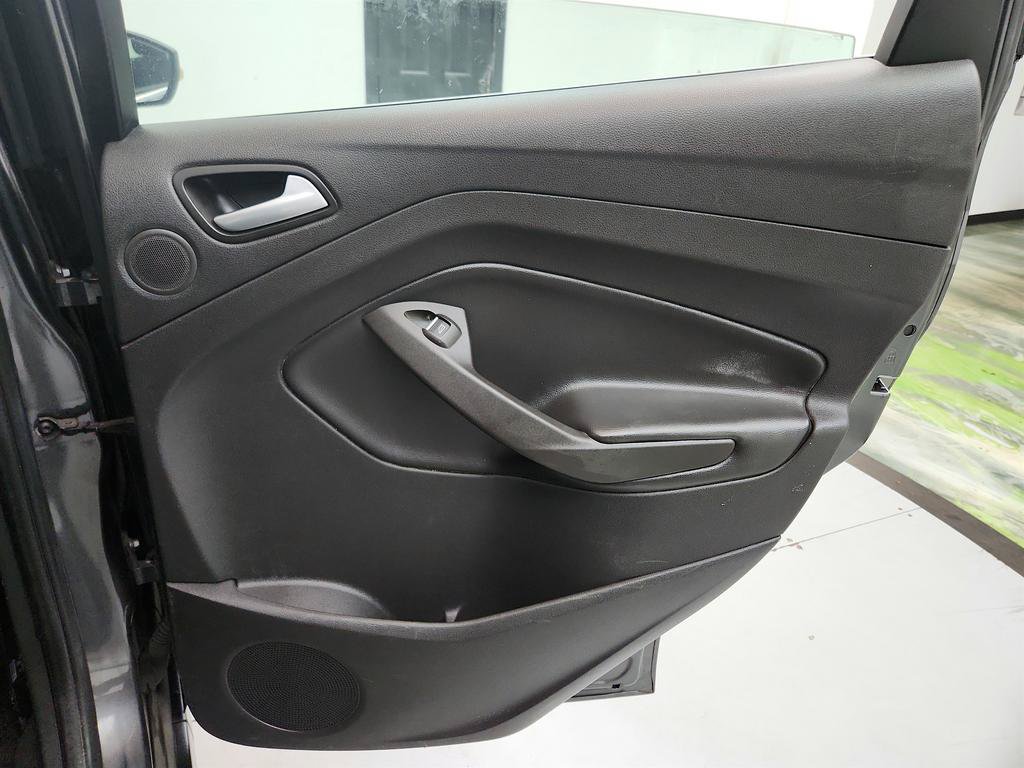 Used 2017 Ford C-MAX Titanium w/ Equipment Group 301A FWD image 28