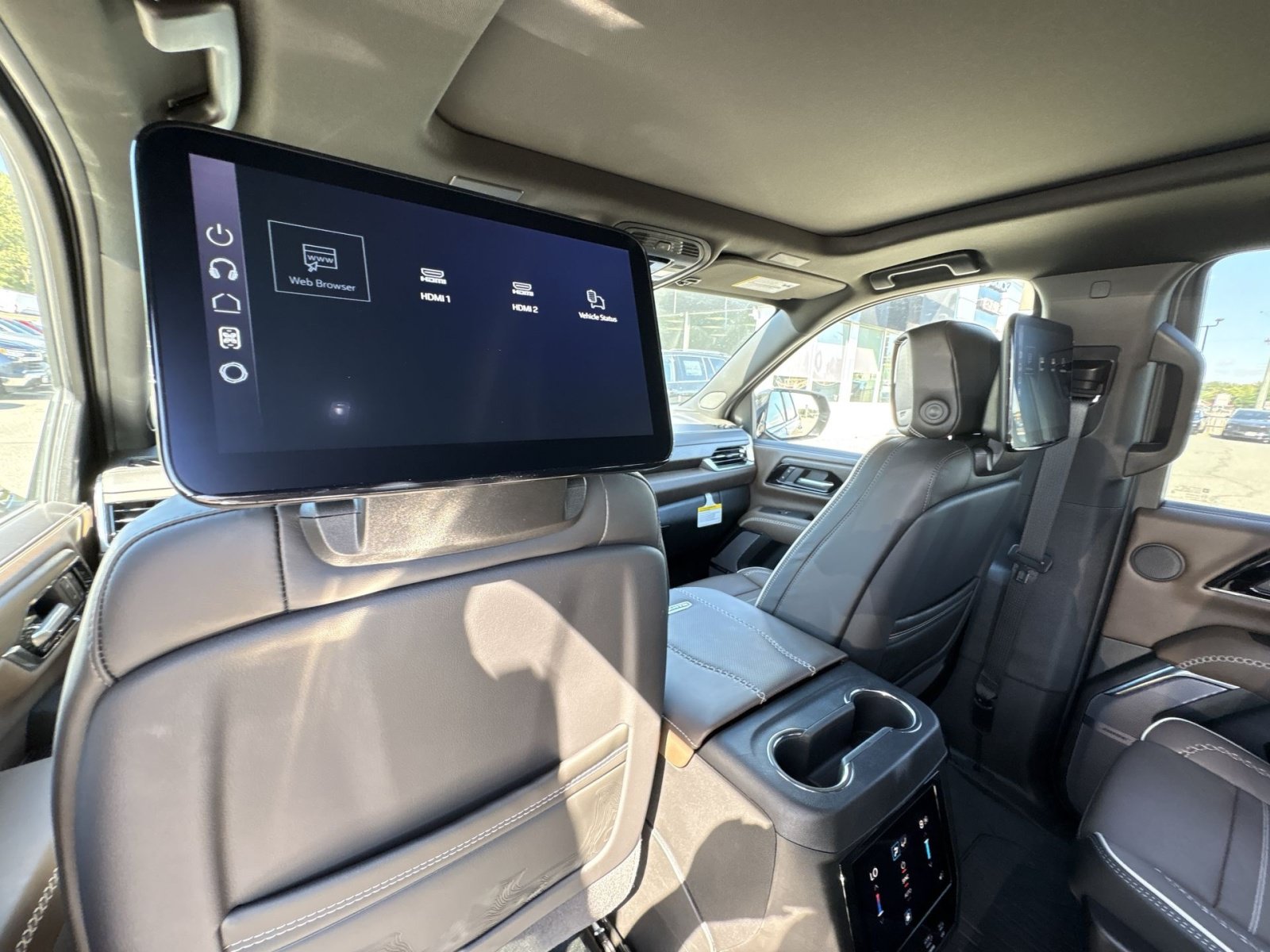 New 2026 GMC Yukon Denali Ultimate w/ LPO, Floor Liner Package AWD/4WD image 25