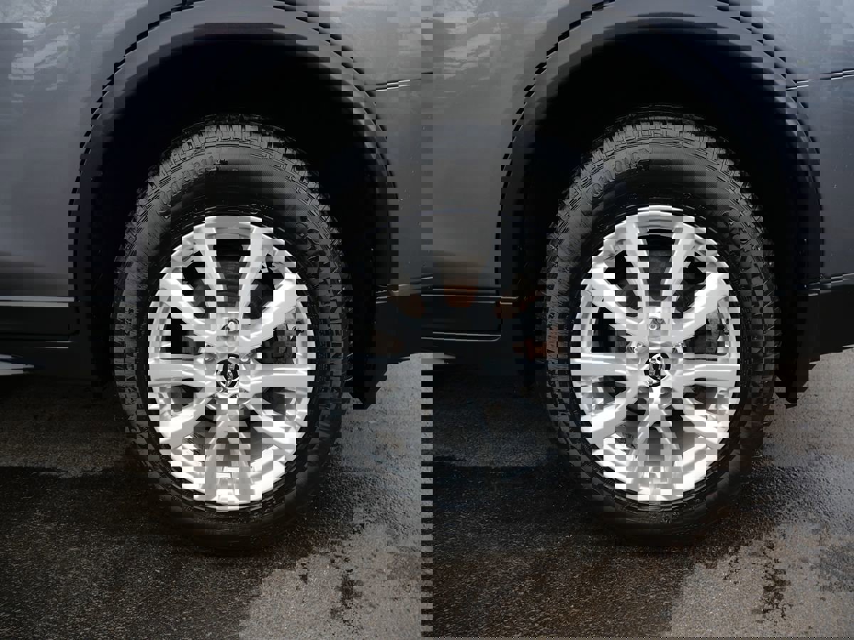 Used 2017 Nissan Rogue SV w/ SV Premium Package image 33