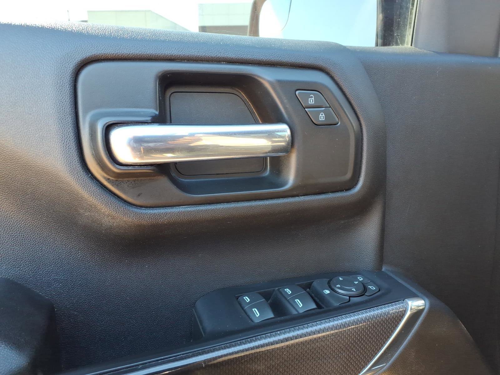 Used 2022 Chevrolet Silverado 1500 Custom Trail Boss w/ Midnight Edition AWD/4WD image 9