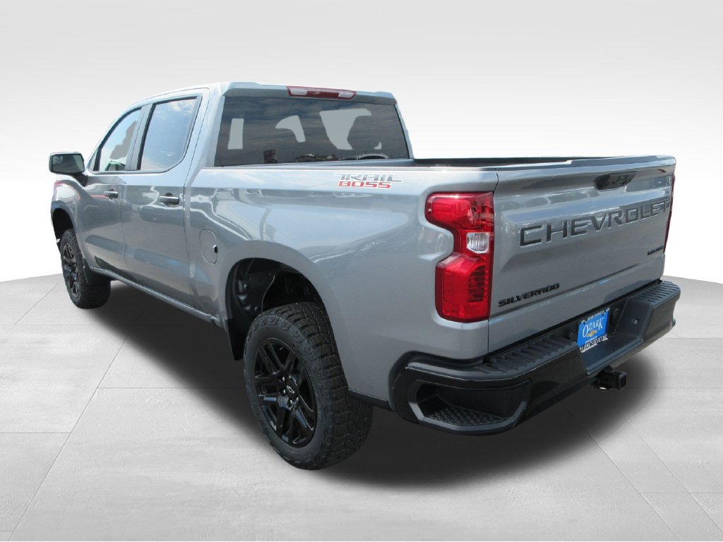 New 2026 Chevrolet Silverado 1500 Custom Trail Boss w/ LPO, Dark Essentials Package AWD/4WD image 4